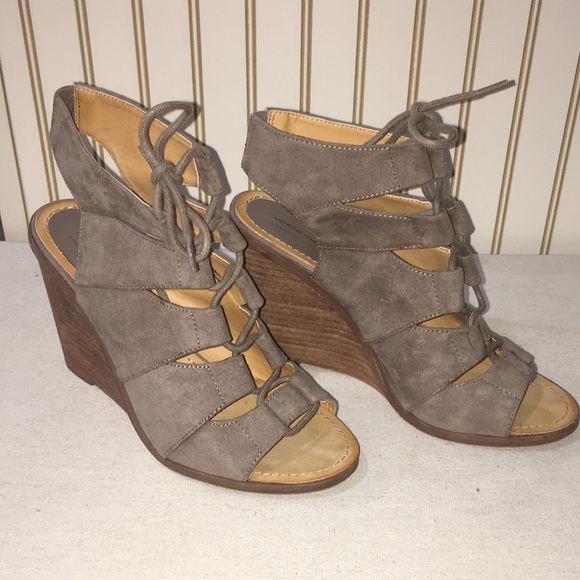 Wedge - Picture 1 of 4